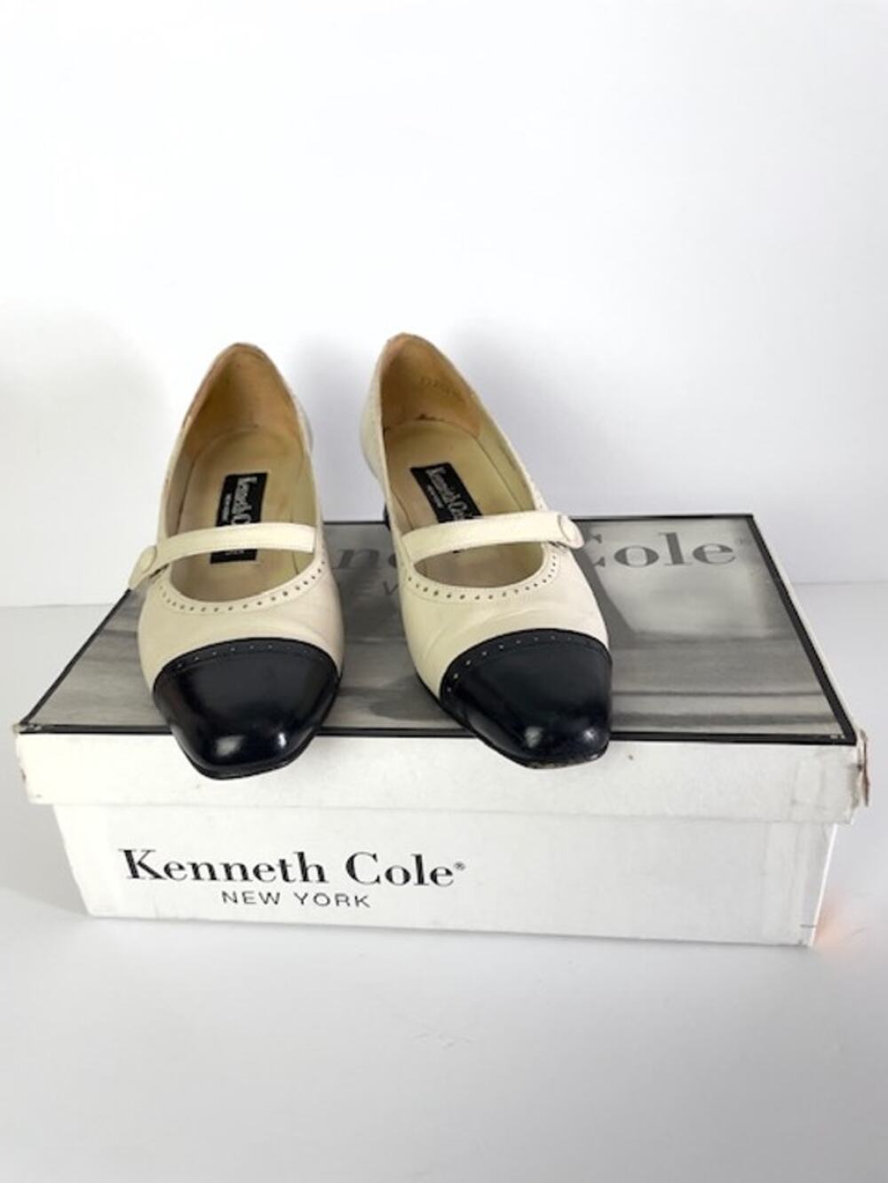 Vintage 1990s Kenneth Cole Mary Jane Pumps 6.5 Ivory Black Made in Spain